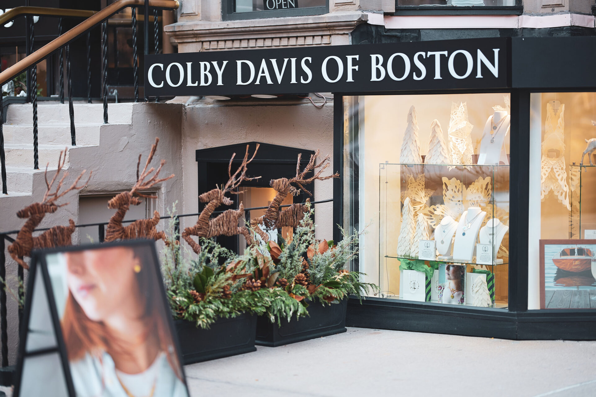 玛布尔黑德市的母女团队Colby Davis Jewelry在纽伯里街开设旗舰店